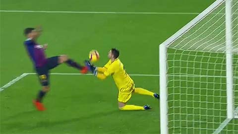 Suarez đã ghi một bàn thắng không hợp lệ cho Barca