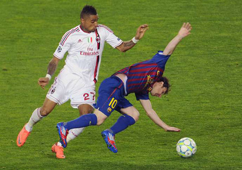 Boateng khen ngợi Messi hay hơn Ronaldo trong quá khứ