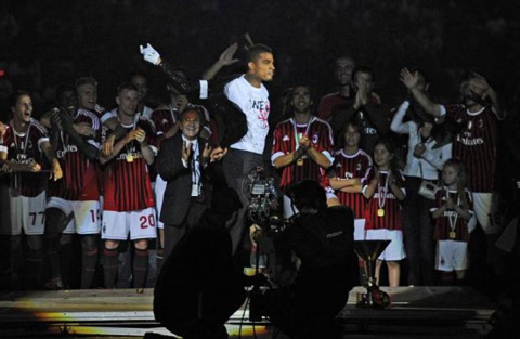 Boateng có thời gian thành công nhất tại Milan với chức VĐ Serie A 2011 và anh có màn moonwalk đáng nhớ