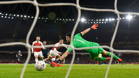 Arsenal gục ngã 1-3 trước M.U: Pháo thủ tuyệt vọng với hàng thủ