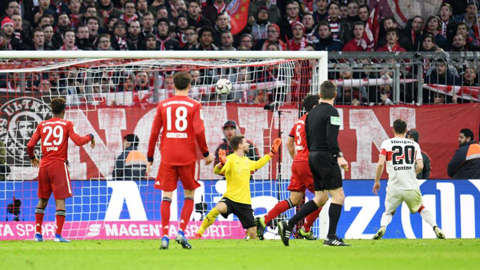 Gentner đá phản lưới nhà giúp Bayern vượt lên