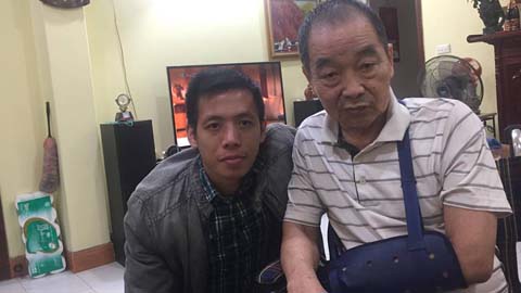Văn Quyết chúc tết HLV Vương Tiến Dũng