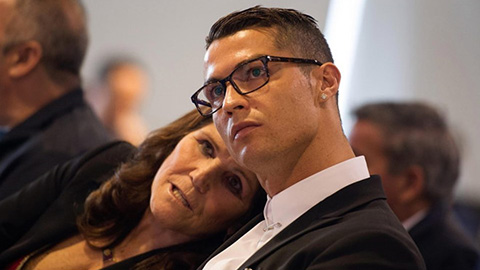Mẹ Ronaldo tái phát ung thư vú
