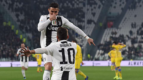 Học Dybala, Ronaldo cải tiến điệu ăn mừng rất dị