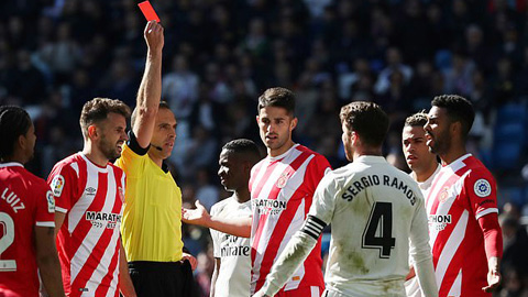 Ramos phải nhận thẻ đỏ sau khi nhận thẻ vàng thứ 2 ở những phút cuối trận