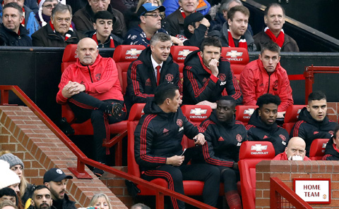 Ghế ở khu kỹ thuật của sân Old Trafford vừa ấm vừa êm