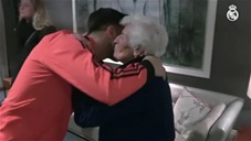 Asensio ôm bà ngoại 90 tuổi sau trận gặp Ajax