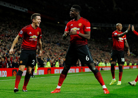 Pogba (phải) in dấu giày vào 15 bàn thắng trong 12 trận dưới thời HLV Solskjaer