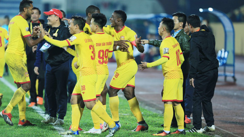 Nam Định nhận 'thưởng nóng' sau màn ra quân V.League