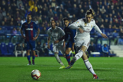 Bale ấn định tỷ số trên chấm phạt đền ở phút 78