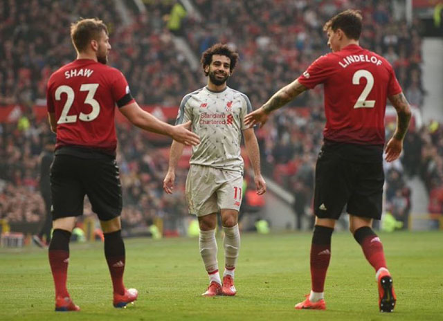 Salah không thể làm gì trước hàng thủ M.U