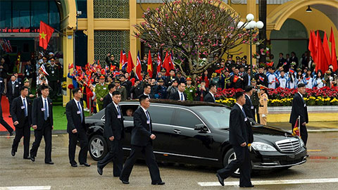 Xe bọc thép Mercedes S600 Pullman Guard hộ tống Chủ tịch Triều Tiên Kim Jong Un đến Hà Nội