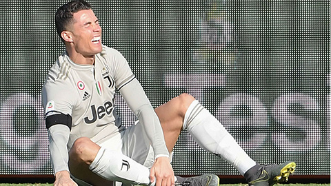 Ronaldo phải tập riêng vì chấn thương mắt cá