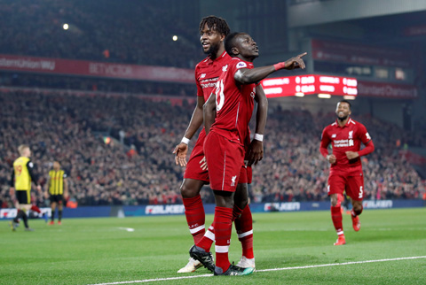 Sadio Mane và Divock Origi ăn mừng bàn thắng