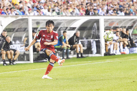 Trong khi Ji Dong-won (ảnh trên) vừa lập cú đúp cho Augsburg thì Jeong Woo-yeong cũng có màn  ra mắt Bayern ở Bundesliga