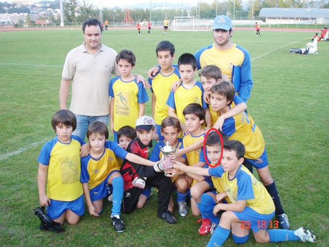 Dalot hồi còn thi đấu cho đội bóng nhí Escola de Futebol O Fintas