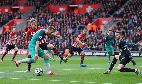 Kane ghi bàn mở tỷ số cho Tottenham