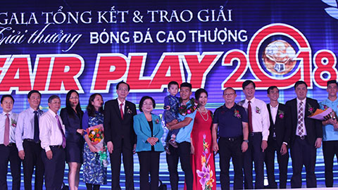 Quang Hải, Văn Hậu, Tiến Dũng và Đức Chinh đăng quang giải Fair-play 2018