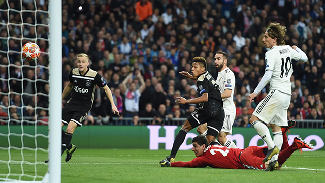  5/3/2019: Real Madrid bất ngờ phải dừng bước ở vòng 1/8 Champions League sau khi để thua với tổng tỷ số 3-5 trước Ajax