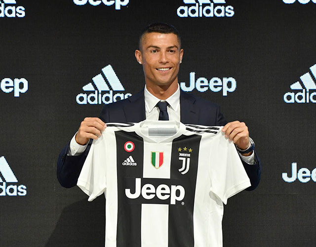  12/7/2018: Real Madrid đồng ý bán siêu sao Cristiano Ronaldo cho Juventus với giá 100 triệu euro
