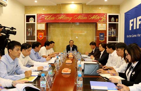 Chủ tịch Lê Khánh Hải làm việc với Trung tâm bóng đá trẻ