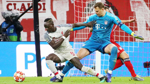 Bayern lại ôm hận vì thủ môn: Khi người gác... phá đền