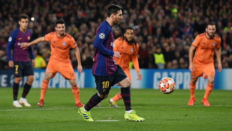 Cú panenka mạo hiểm nhưng vui vẻ của Messi