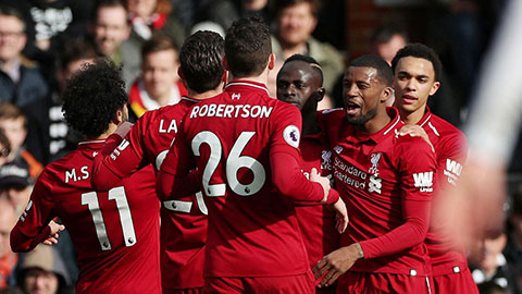Liverpool ăn mừng ngôi đầu Premier League