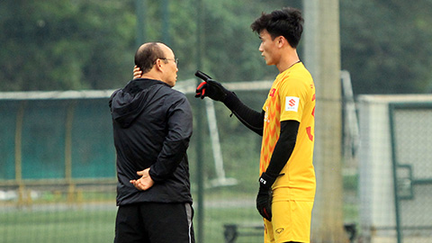Bùi Tiến Dũng được thầy Park 'chăm lo' trước vòng loại U23 châu Á