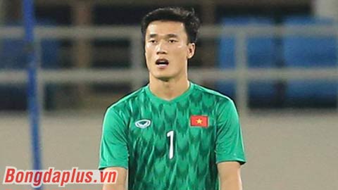 Bùi Tiến Dũng đứng chơi suốt 90 phút trong chiến thắng của U23 Việt Nam