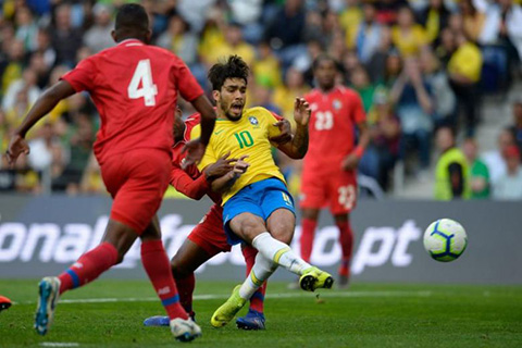 Một cầu thủ tầm trung như Paqueta lại là ngôi sao sáng nhất của Brazil