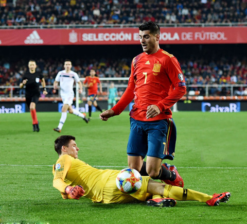 Morata (số 7) và các đồng đội tiếp tục chơi thất vọng khi bỏ lỡ những cơ hội