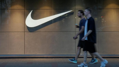 Nike bị phạt 12,5 triệu euro do 'ăn chặn' M.U và Barca