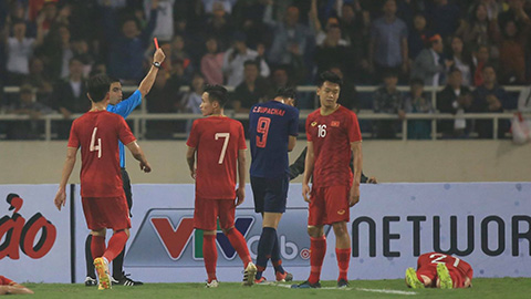Tiền đạo U23 Thái Lan nhận thẻ đỏ vì đấm Đình Trọng