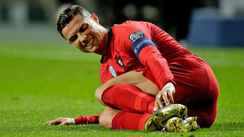 Ronaldo chỉ vắng mặt 3 trận, kịp gặp Ajax
