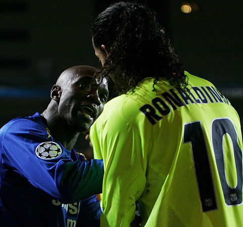 Ronaldinho và Mkeleke hay đối đầu với nhau trước đây