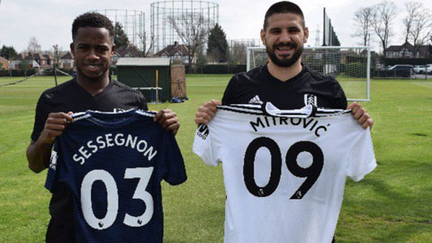 Sessegnon và Mitrovic giới thiệu mẫu áo đấu để trêu fan Fulham trong ngày cá tháng Tư