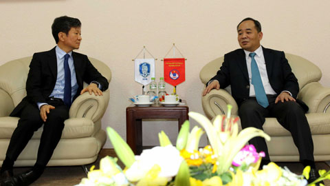Chủ tịch VFF Lê Khánh Hải tiếp Chủ tịch KFA Chung Mong Gyu