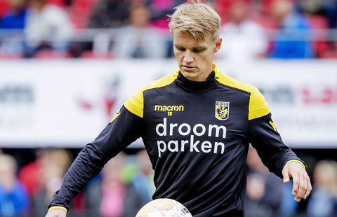 Odegaard đang chơi rất hay trong màu áo Vitesse