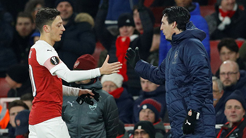 Đằng sau hành trình vươn lên của Arsenal: Emery và Oezil, chìa khóa của những thành công