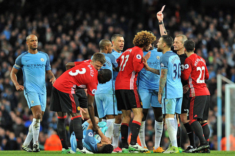 Man City muốn đăng quang thì xem lại đường ăn ở với M.U