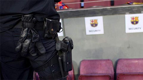 Không tin Barca, M.U tự gửi nhân viên an ninh sang bảo vệ CĐV