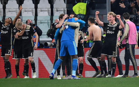 HLV Allegri thừa nhận Ajax xứng đáng vào bán kết
