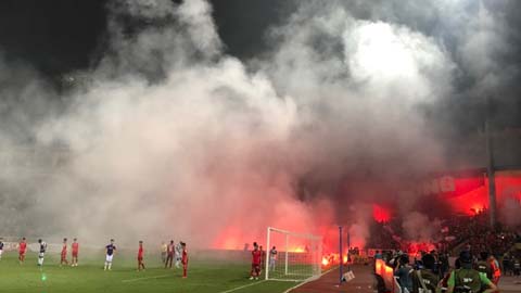 Hàng Đẫy chìm trong khói lửa, Hà Nội FC, Hải Phòng FC chắc chắn bị phạt