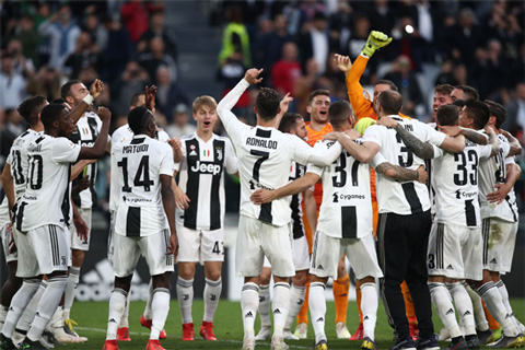 Chỉ Juventus vẫn giữ được sức mạnh với lần thứ 8 vô địch Serie A liên tiếp