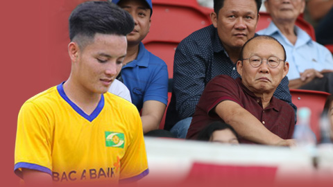 HLV Park để mắt tới cựu trung vệ của U23 Việt Nam