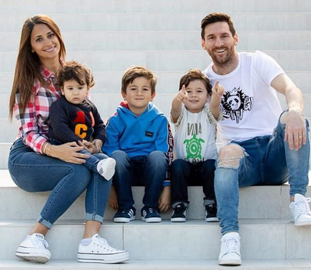 Gần 2 thập kỷ trôi qua, Messi và Antonella đang có một gia đình hạnh phúc