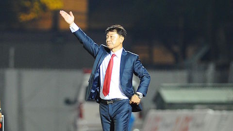 HLV Chung Hae Seong bất ngờ vì đội nhà phải đá trên sân không khán giả