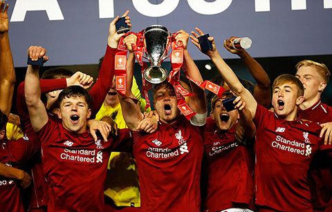 Giúp cho U18 Liverpool đăng quang