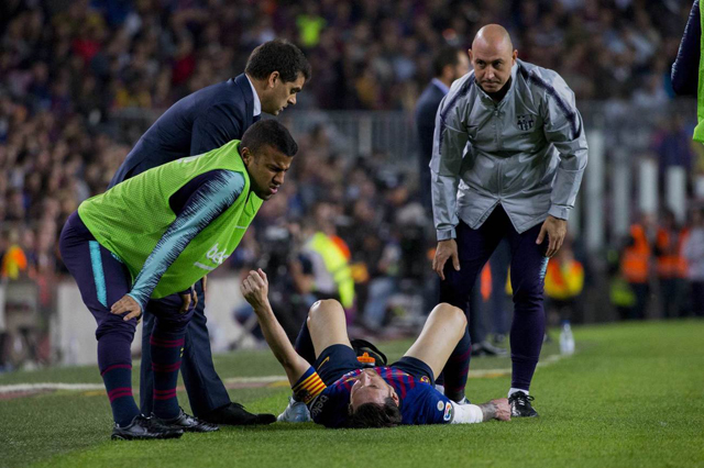 Messi bất ngờ dính chấn thương nghiêm trọng trong trận gặp Sevilla tại vòng 9. Vì thế, M10 bỏ lỡ trận Siêu kinh điển với Real Madrid và cuộc chạm trán tiếp theo với Rayo Vallecano